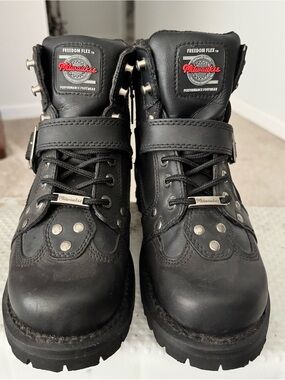 Women’s Milwaukee Boots
Size 8
Never Worn
